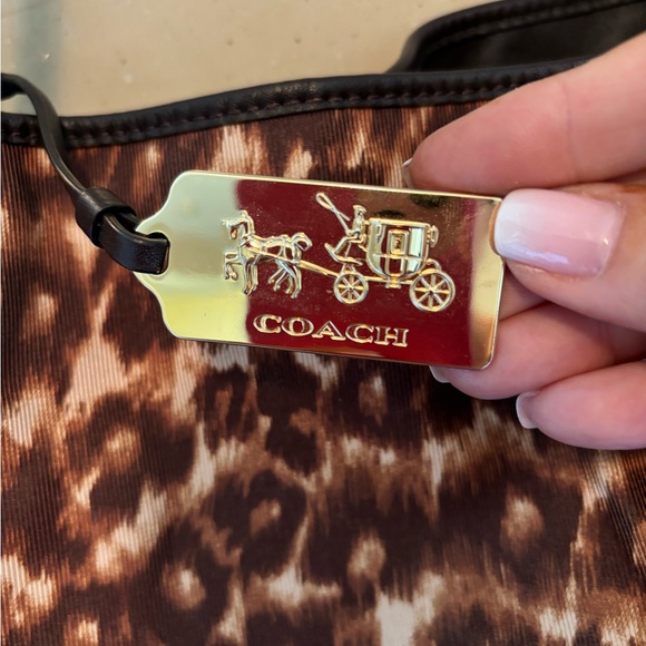 Designer Handbag - Picture 2 of 7